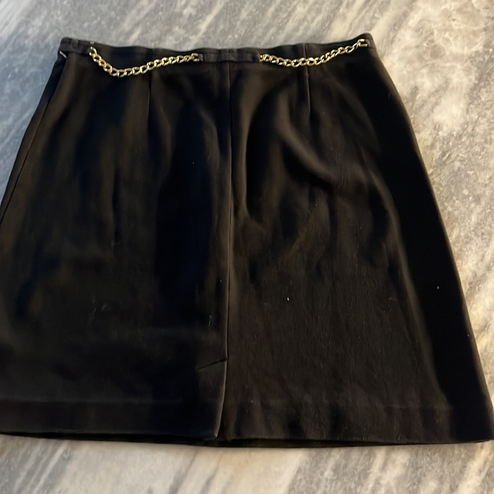 Spanner A line skirt with built in gold chain belt size large with stretch